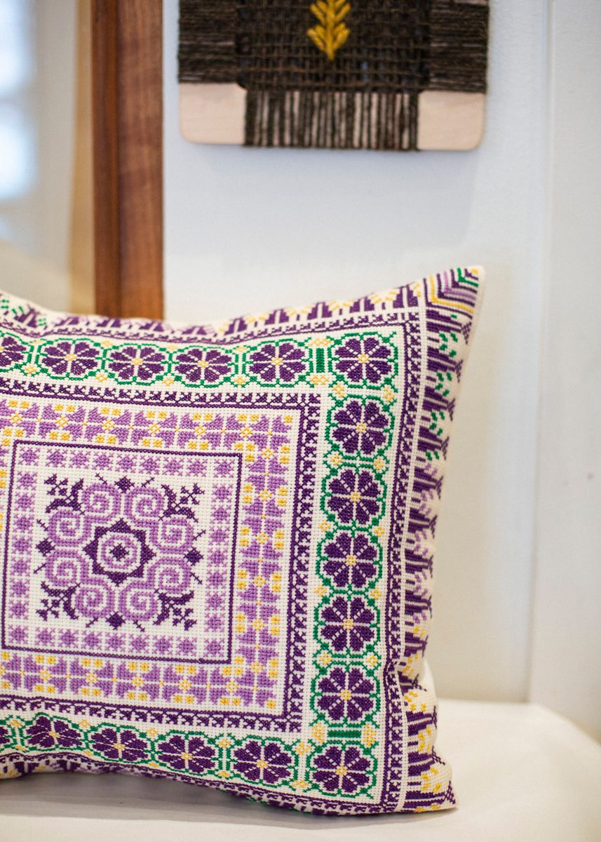 Brodert putetrekk, lilla og flerfarget