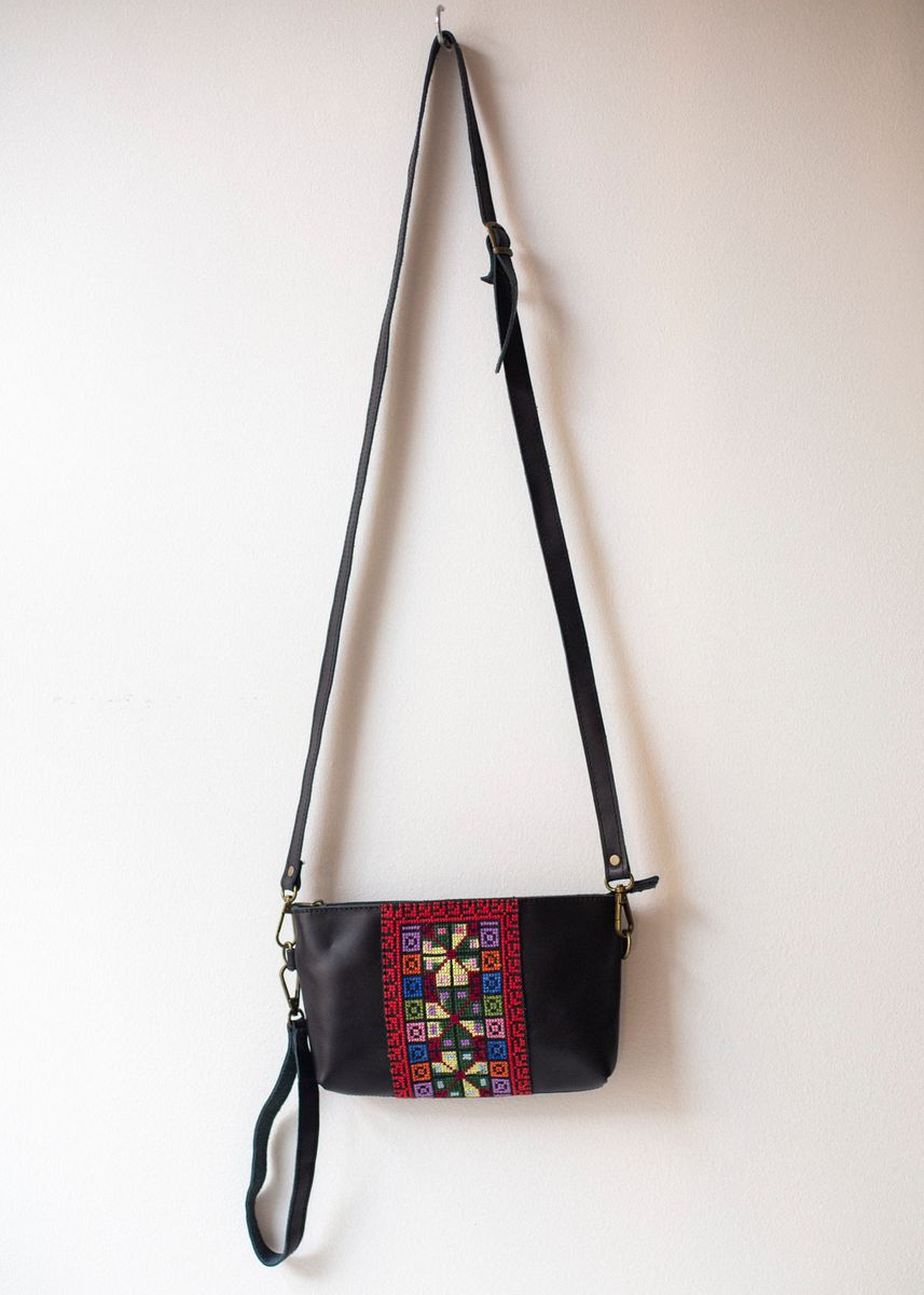 Liten brodert skinnveske, svart