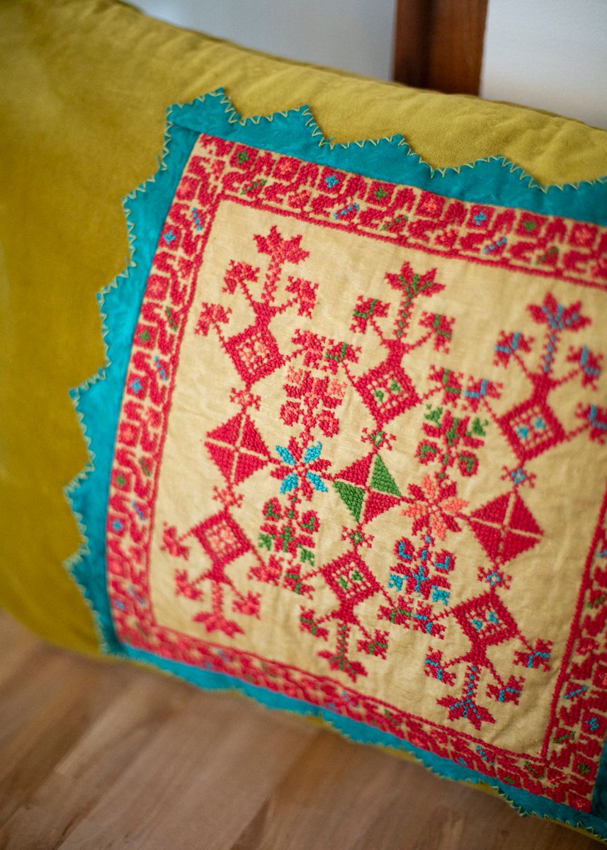 Brodert putetrekk, grønn, turkis og rosa